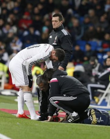 El colombiano marcó gol y salió lesionado a los 20 minutos del primer tiempo. 