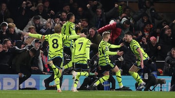 Los jugadores del Arsenal celebran el gol de Declan Rice ante el Luton Town.