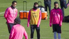 Messi responde a Cristiano con su propia tripleta en el derbi