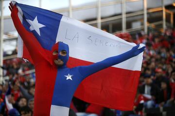 Espectacular ambiente en el Monumental para el Chile-Ecuador