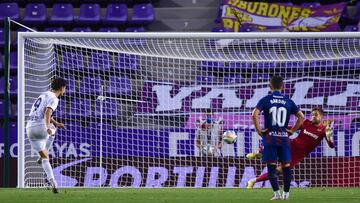 VALLADOLID, SPAIN - JULY 01: Enes Unai of Real Valladolid CF gets his penalty shot saved by Aitor Fernandez of Levante UD during the Liga match between Real Valladolid CF and Levante UD at Jose Zorrilla on July 01, 2020 in Valladolid, Spain. (Photo by Den