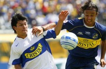 A los 12 años, Gary Medel llegó a las divisiones inferiores de Universidad Católica, club con el cual debuta en el fútbol profesional el año 2006. Mario Lepe, entrenador de él en cadetes, es quien lo recomienda para el primer equipo.