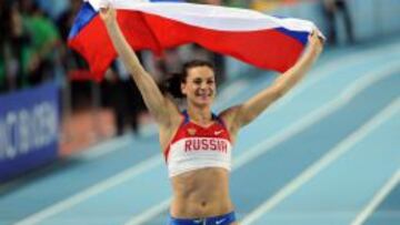 Yelena Isinbayeva, tras proclamarse campeona mundial en Moscú 2013.