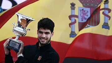 Spain's Carlos Alcaraz shows his winner trophy at the end of his men's singles final match against Italy's Jannik Sinner for the ATP Rome Open tennis tournament at Foro Italico in Rome on May 18, 2025. (Photo by Filippo MONTEFORTE / AFP)