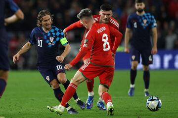 Modric, presionado por Kieffer Moore y Harry Wilson en el Gales-Croacia del pasado domingo.