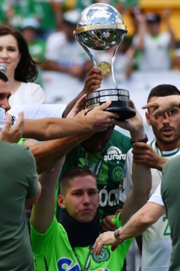 Emotivo homenaje a las víctimas del accidente aéreo de Chapecoense 