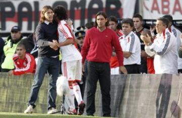 Con 113 años de historia, el equipo de la banda cruzada se fue a la Primera B Nacional en 2011 luego de ceder en la promoción ante Belgrano. Luego de 363 días en segunda categoría, River pudo volver a sus orígenes el 23 de junio de 2012 y ganó su título número 35.