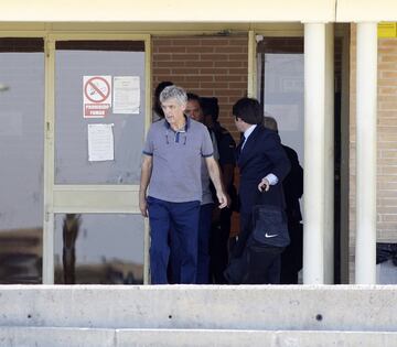 Ángel María Villar saliendo de la prisión de Soto del Real.