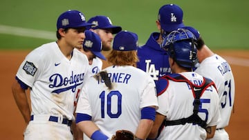 Tyler Glasnow perdió el camino rápidamente y abrió la puerta para que los Dodgers se hicieran de la victoria en el primero del Clásico de Otoño.