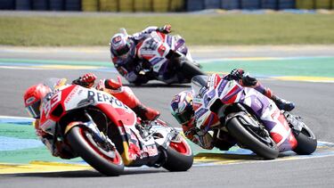 Marc Márquez precede a Jorge Martín durante el GP de Francia, en el circuito de Le Mans.