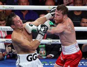 El boxeador mexicano, Canelo ?lvarez, se llev¨® la victoria por decisi¨®n un¨¢nime despu¨¦s de arrollar a Gennady Golovkin durante todo el encuentro.