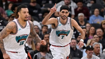 Santi Aldama, en acción en un partido de los Grizzlies contra los Spurs.