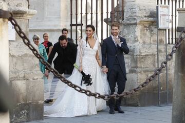 Pilar Rubio y Sergio Ramos saliendo como marido y mujer de la catedral de Sevilla.