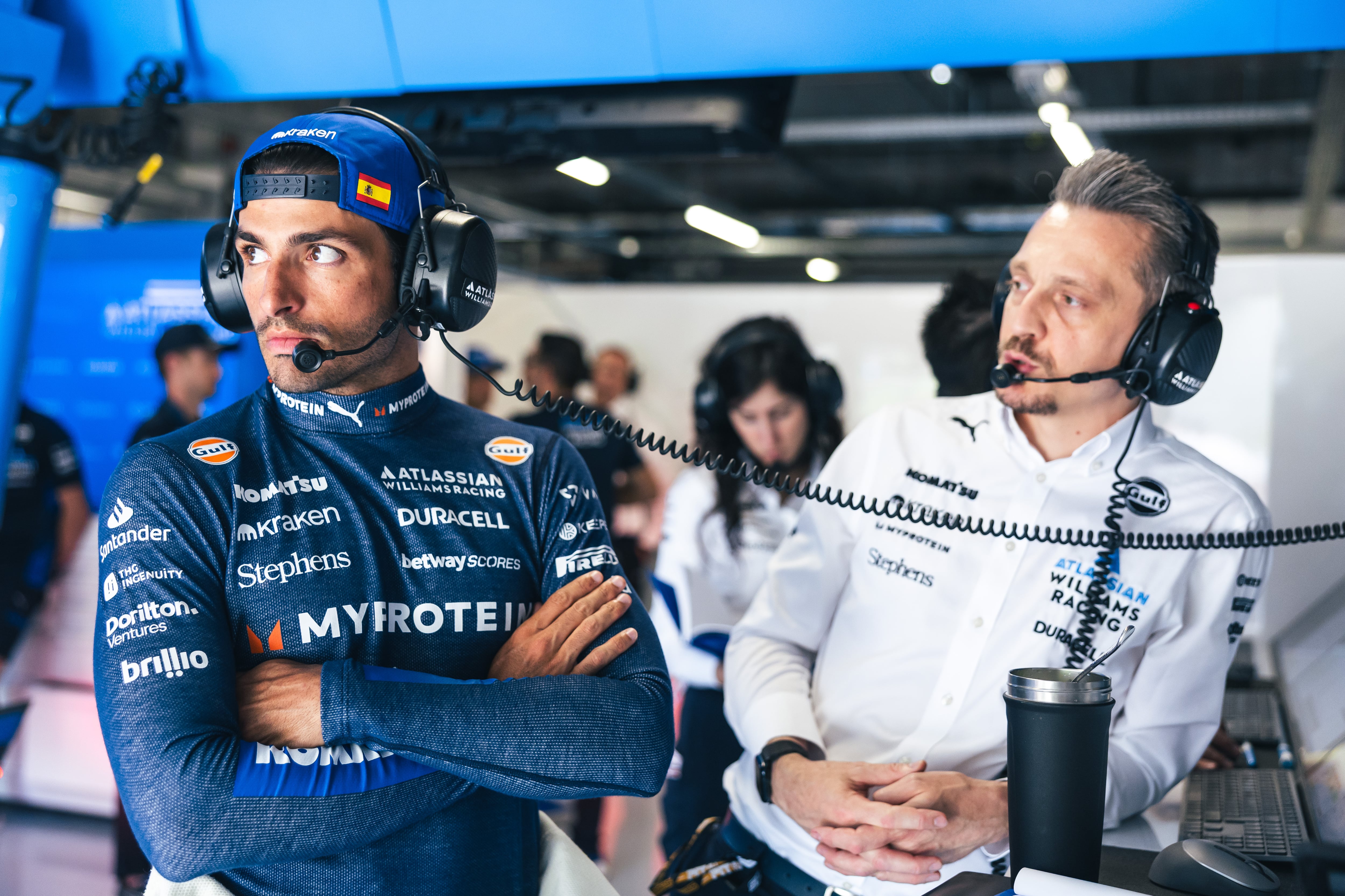 Carlos Sainz, en el box durante el GP de Hungría.