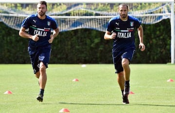 Chiellini, before the incident