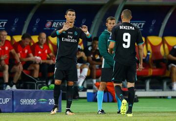 Cristiano Ronaldo sustituye a Karim Benzema en el minuto 83.