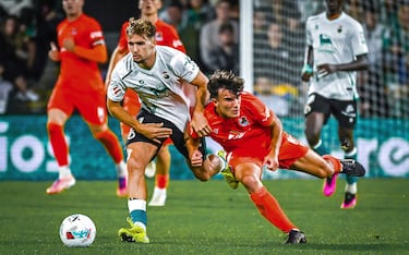 El defensa racinguista ha dado un paso adelante. En un equipo en el que el ataque es decisivo, Pablo Ramón apuntala la defensa.