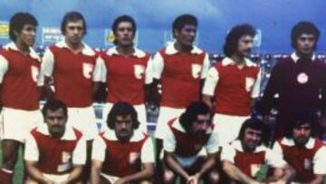 Santa Fe de 1975. Parados de izquierda a derecha: Óscar Bolaño, Darío López, Bernardo Chía, Rafael Pacheco, José Antonio Tébez y Luis Jerónimo López. Abajo en el mismo orden: Alfonso Cañón, Ernesto Díaz, Carlos Alberto Pandolfi, Leonardo Recúpero y Óscar Mejía.