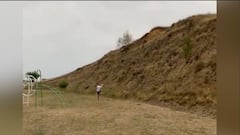 La estampa veraniega de Setién en mitad de un campo seco