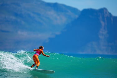 Además hay conciertos actuaciones callejeras, mercados de artesanía y comida, "Open Studios Kommetjie"...