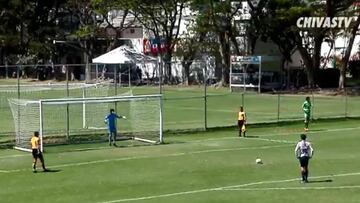 El curioso penal que anotó Chivas Sub 17 contra Lobos