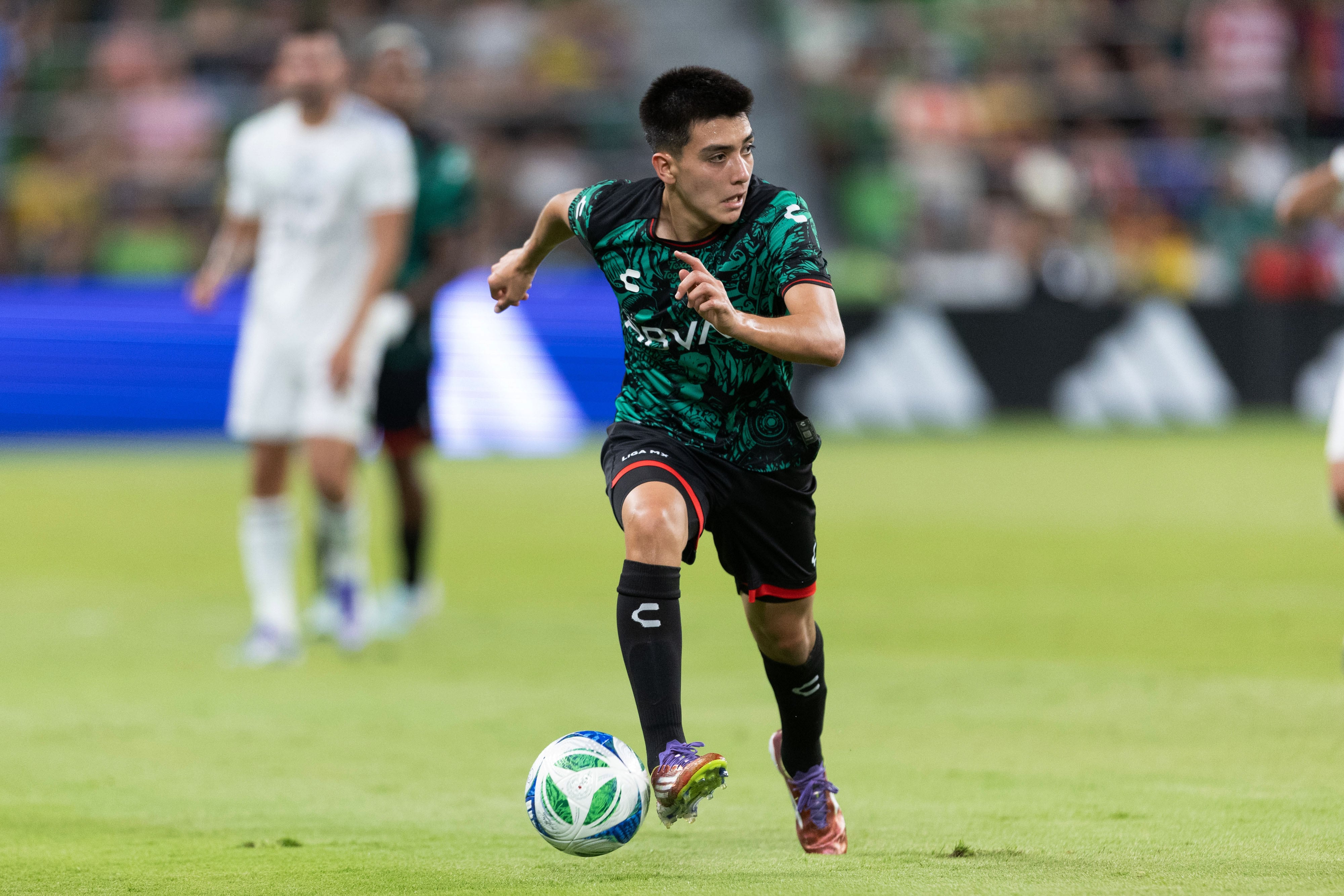 “Claro que tiene que jugar en la Copa del Mundo”