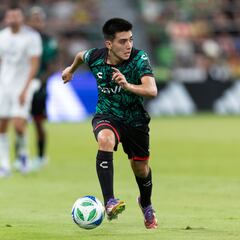 “Claro que tiene que jugar en la Copa del Mundo”