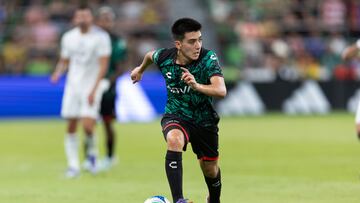 AMDEP9057. AUSTIN (ESTADOS UNIDOS), 23/07/2025.- Gilberto Mora de la Liga MX controla el balón este miércoles, en un partido amistoso entre las Estrellas de la Major League Soccer (MLS) y las Estrellas de la Liga MX en el estadio Q2 de Austin (EE.UU.). EFE/ Carlos Ramírez