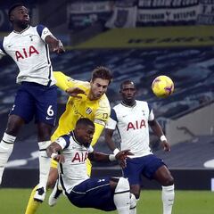 Davinson, presente en empate de Tottenham ante Fulham
