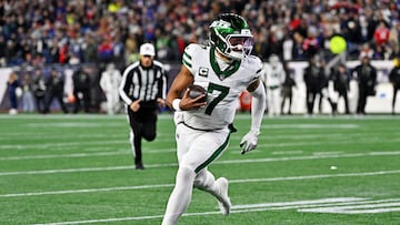 The run game was working for the New York Jets when they faced the Patriots, but head coach Aaron Glenn says QB is “not a running back” and shut it down.