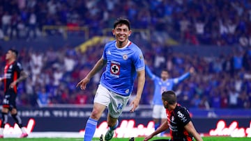 Alexis Gutierrez celebrates his goal 0-1 of Cruz Azul during the 16th round match between Atlas and Cruz Azul as part of the Liga BBVA MX, Torneo Apertura 2024 at Jalisco Stadium on November 06, 2024 in Guadalajara, Jalisco, Mexico.