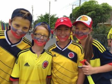 Llegó el día del partido y en las afueras del Metro la alegría del hincha comenzó a sentir el Colombia vs. Perú.