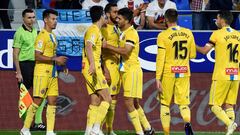 Borja Iglesias celebra con sus compa&ntilde;eros uno de sus goles anotados ante el Huesca.