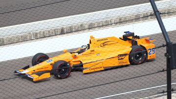 MIA28 - INDIANAPOLIS (INDIANA), 3/5/2017.- El piloto espa&ntilde;ol Fernando Alonso participa en su monoplaza de la McLaren este, mi&eacute;rcoles 3 de mayo de 2017, en sus primeras pr&aacute;cticas con el auto IndyCar en el circuito de Indian&aacute;polis (Indiana), EEUU. El bicampe&oacute;n mundial de F&oacute;rmula 1 correr&aacute; las 500 millas el pr&oacute;ximo 28 de mayo. EFE/STEVE C. MITCHELL