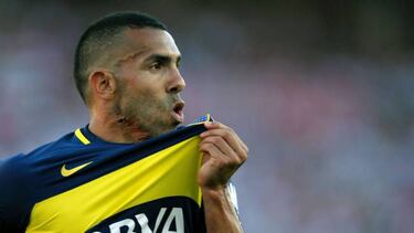 Carlos Tévez denies picking up calf injury in prison kick-about