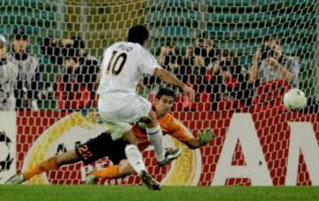 Figo scores Madrid's second of the night from the spot.