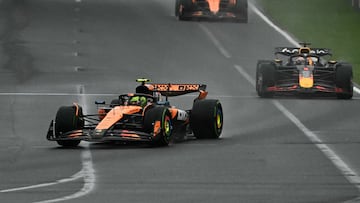 McLaren's British driver Lando Norris (L) drives ahead of Red Bull Racing's Dutch driver Max Verstappen (R) and McLaren's Australian driver Oscar Piastri during the Australian Formula One Grand Prix at Albert Park Circuit in Melbourne on March 16, 2025. (Photo by Saeed KHAN / AFP) / -- IMAGE RESTRICTED TO EDITORIAL USE - STRICTLY NO COMMERCIAL USE --