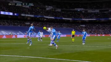 Sí se repitió la mano dentro del área de Balliu en el Madrid-Rayo