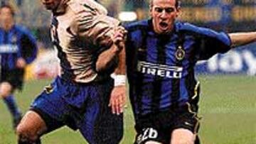 <b>SIN GOLES.</B> El 0-0 no apartó a los aficionados de las pantallas.