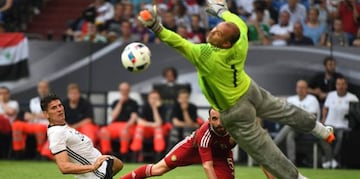 Kiraly (right) dives at Euro 2016.