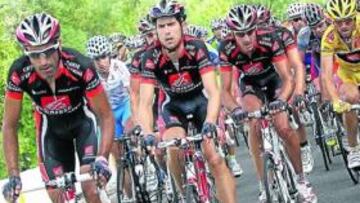 <b>TRES ESCUDEROS DEL LÍDER. </b>Chente, Pérez y Erviti trabajaron ayer para Valverde tras ser repescados.