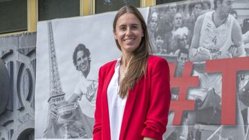 La capitana del equipo espa?ol de Copa Federaci¨®n, Anabel Medina, posa durante un acto de presentaci¨®n de la Copa Federaci¨®n.