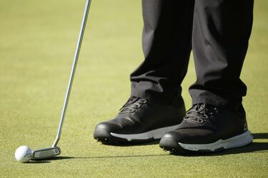 ¿Cuántos palos hay en el golf, cómo se llaman y para qué sirve cada uno?