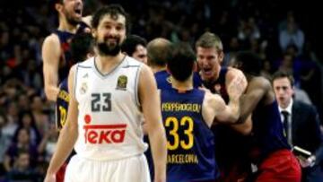 El Barcelona celebra la canasta de Doellman, Llull se lamenta.