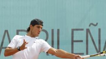 <b>LOS AMOS DE LA TIERRA BATIDA. </b>El potente brazo izquierdo de Rafael Nadal Parera marca el liftado de la bola a los ojos de Tío Toni: se trata de los amos de la tierra batida.