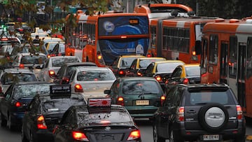 Restricción vehicular hoy, 7 de julio: autos que no pueden circular en Santiago y calendario de julio