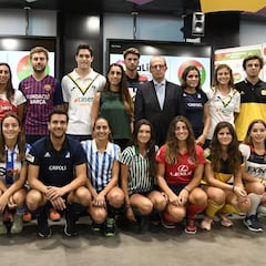 Las ligas masculina y femenina de hockey: un "pique sano"