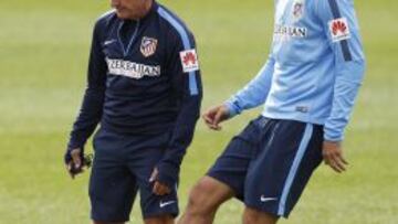 Ra&uacute;l Jim&eacute;nez, con el profe Ortega en el entrenamiento.