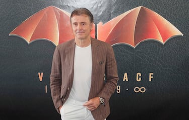 Son muchos los que le consideran como uno de los tres mejores laterales izquierdos de la historia del Valencia. Llegó al club con 29 años y se retiró tras nueve temporadas en las que ganó Ligas, Copas, Uefa y Supercopas. Se perdió por sanción la final de París. Tras colgar las botas fue director deportivo del Valencia. Actualmente tiene una empresa con sede en Barcelona de asesoramiento a clubes.