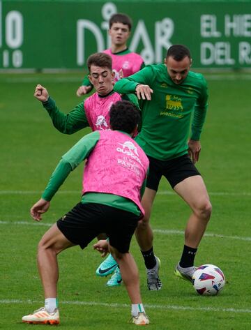 Diego Campo y Álvaro Santamaría fueron los otros dos futbolistas del Rayo Cantabria que entrenaron con el primer equipo.